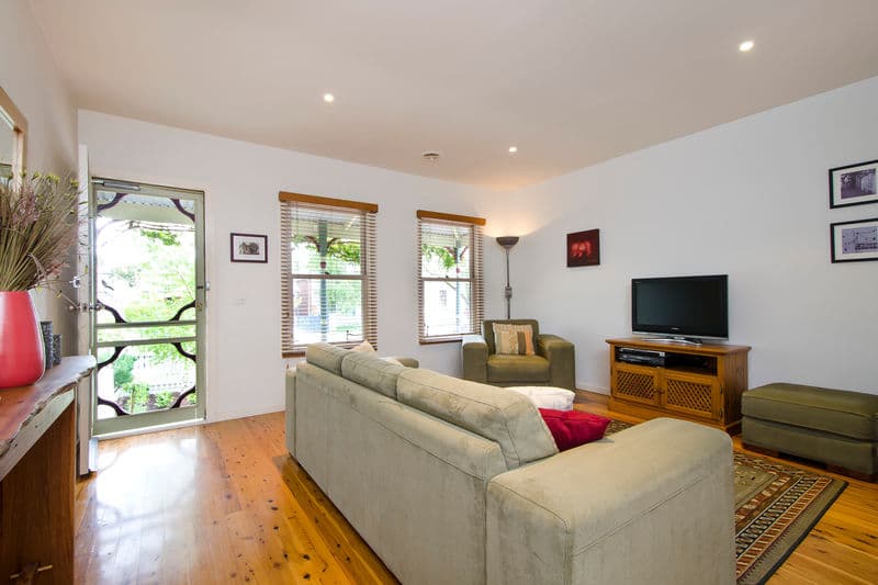 11 Crawford Street, Newport - Thumbnail 2