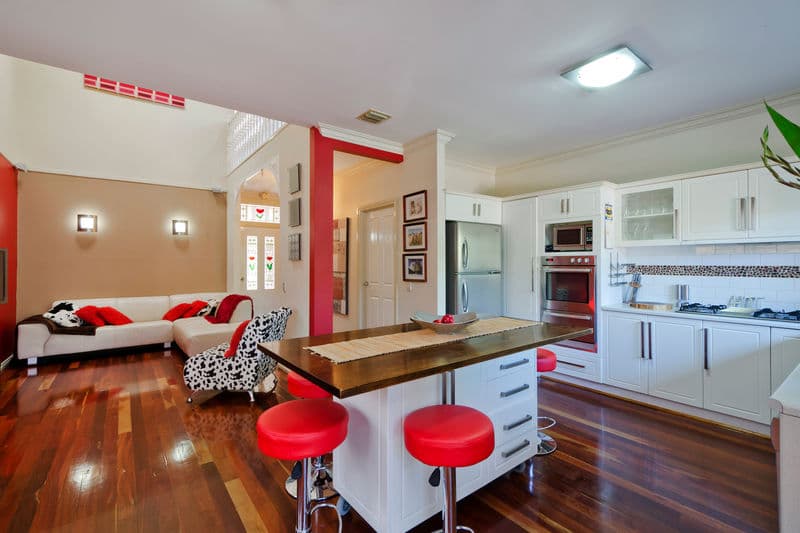 17 Bates Drive, Williamstown - Image 1