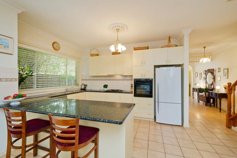2/110 Bayview Street, Williamstown - Thumbnail 2
