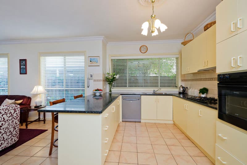 2/110 Bayview Street, Williamstown - Thumbnail 3