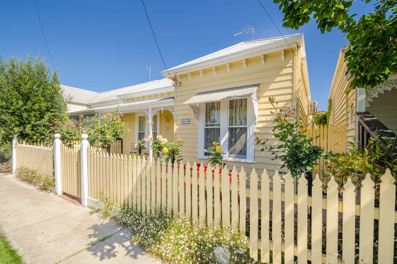 54 Railway Crescent, Williamstown - Thumbnail 3