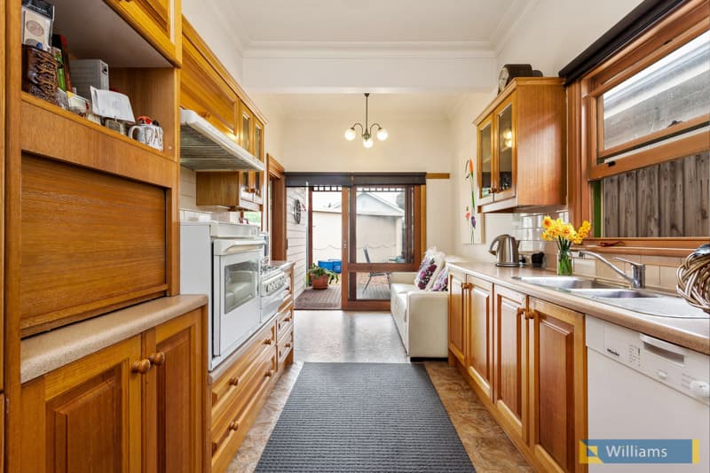 12 Richard Street, Williamstown - Thumbnail 3