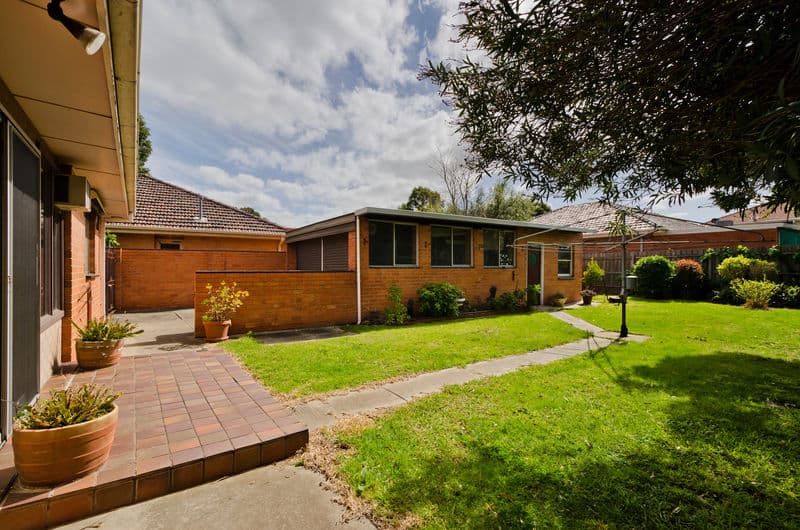 8 Lindwood Avenue, ALTONA VIC, Altona - Thumbnail 2