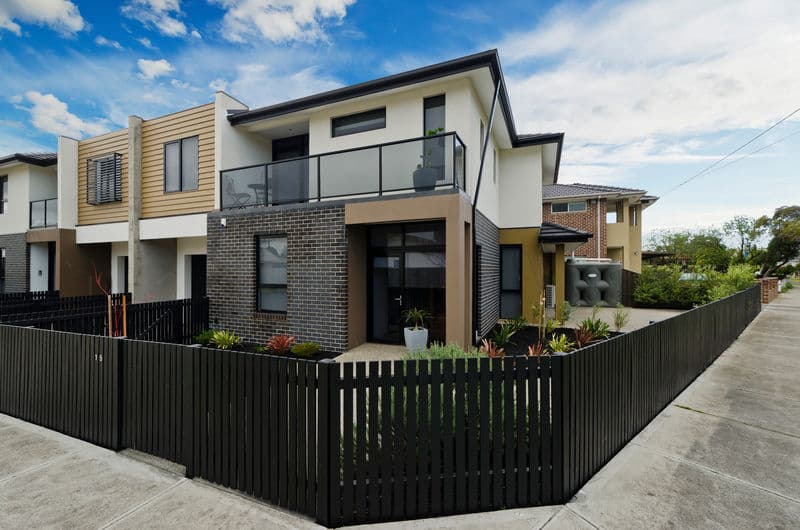 15 Kingham Street, Newport - Image 1