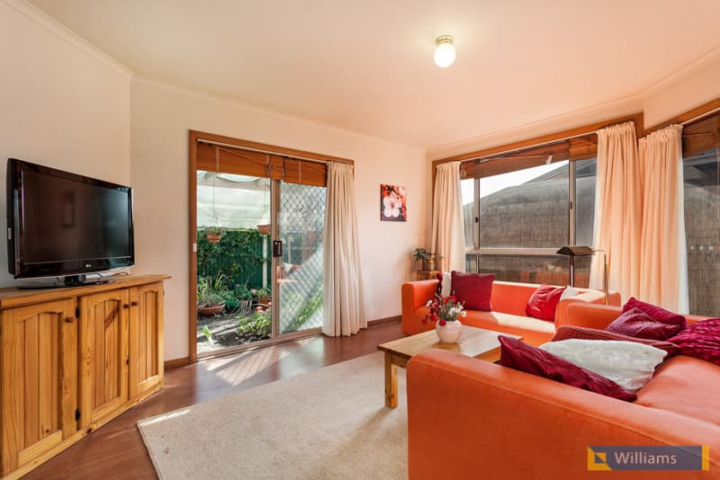 2/2 Rosshire Road, Newport - Thumbnail 2