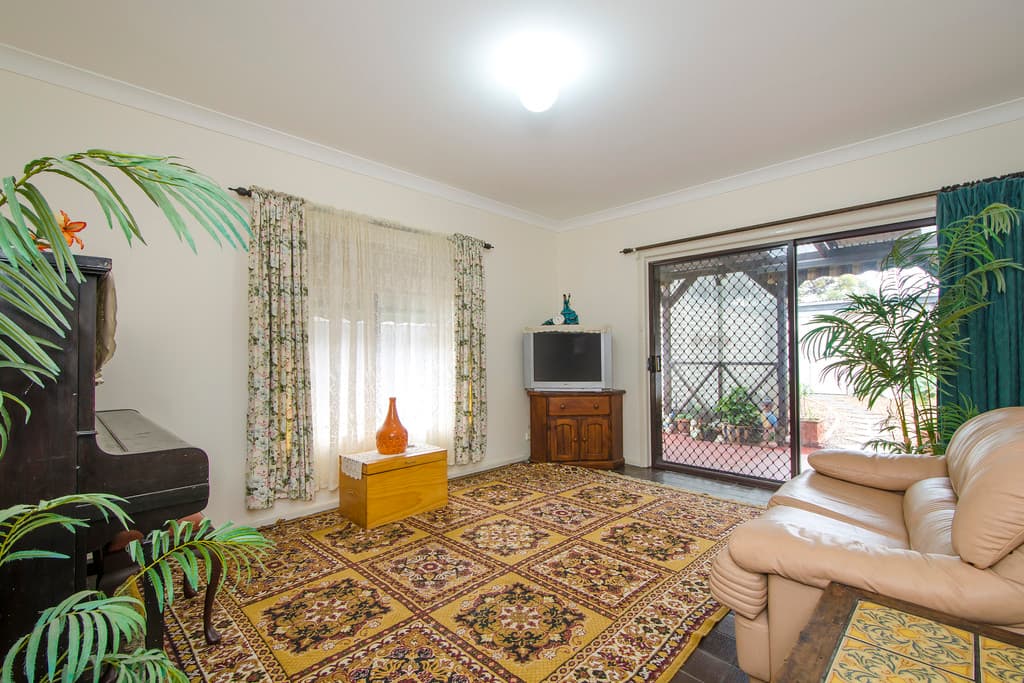 77 Junction Street, Newport - Thumbnail 2