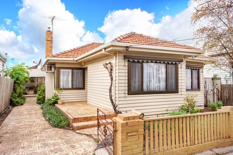 8 Irving Street, Newport - Image 1