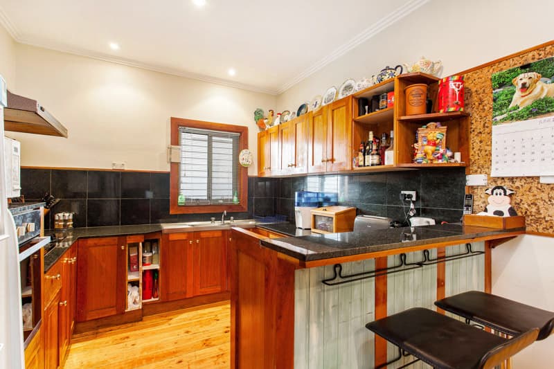 8 Irving Street, Newport - Thumbnail 4