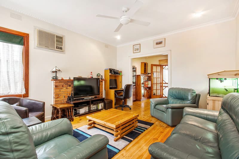 8 Irving Street, Newport - Thumbnail 2