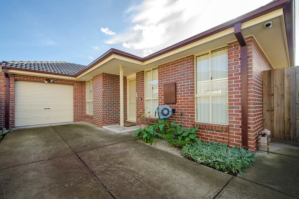 2/3 Huxtable Avenue, Altona North - Image 1