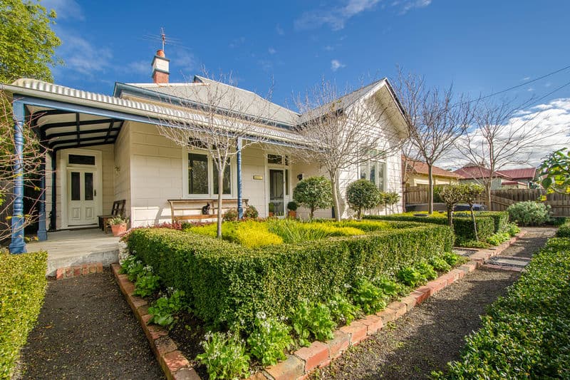 94 Railway Crescent, Williamstown - Thumbnail 2