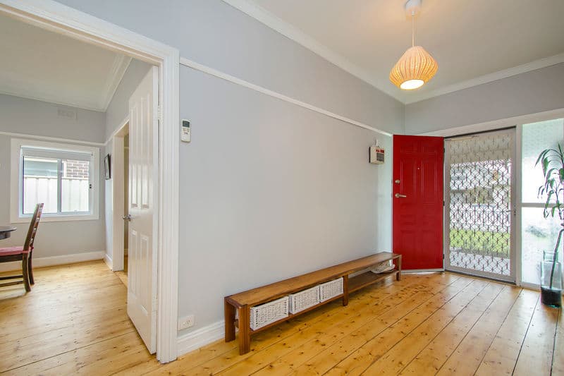 8 Holloway Street, Newport - Thumbnail 3