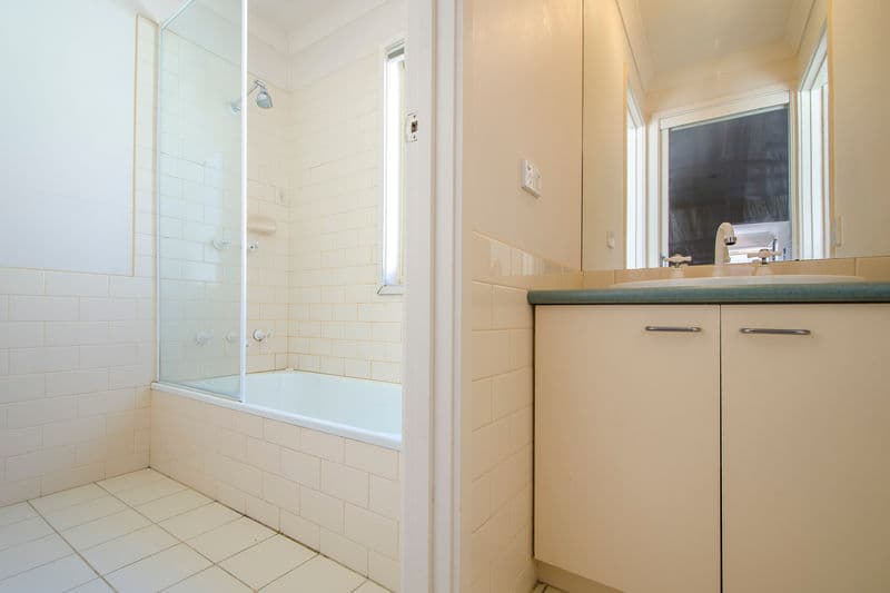 24 McGuire Crescent, Williamstown - Thumbnail 7