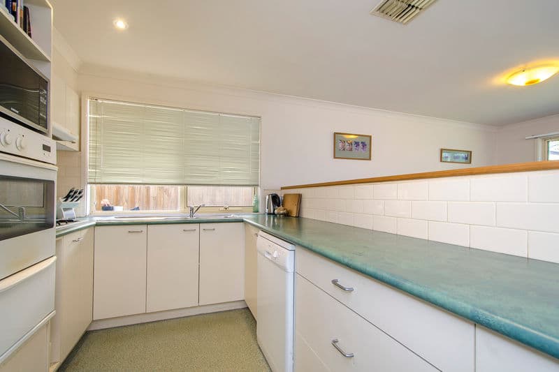 24 McGuire Crescent, Williamstown - Thumbnail 5