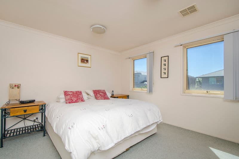 24 McGuire Crescent, Williamstown - Thumbnail 6