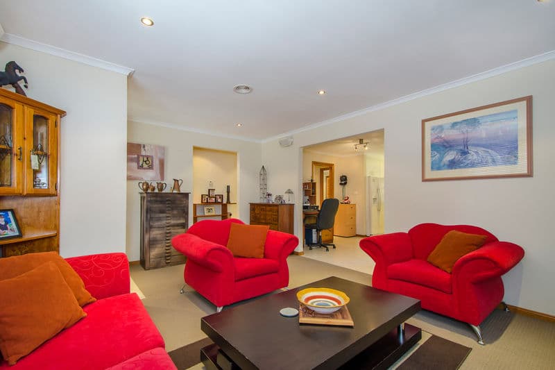 2/63 May Avenue, Altona Meadows - Thumbnail 4