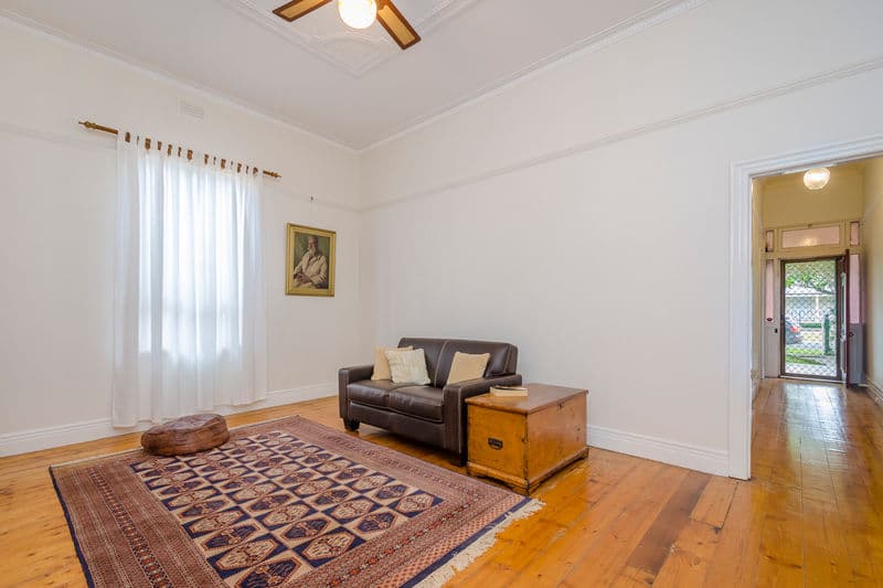 14 William Street, Newport - Thumbnail 4