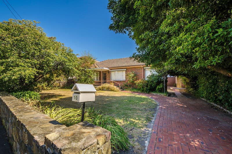 2/10 Clark Street, Williamstown - Image 1