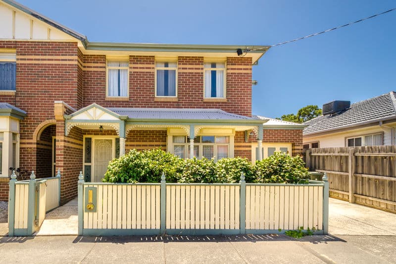 62 Margaret Street, Newport - Image 1
