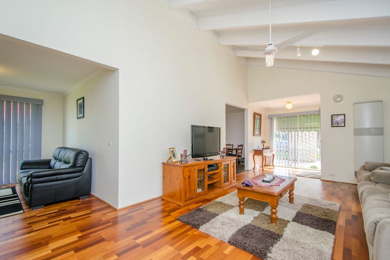 56 Canonbury Circle, Seabrook - Thumbnail 5