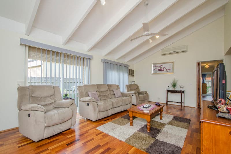 56 Canonbury Circle, Seabrook - Thumbnail 3