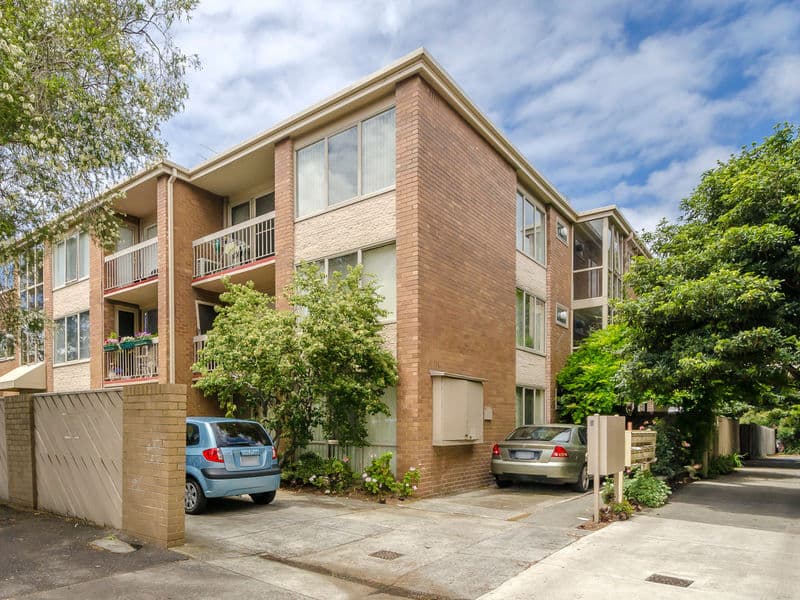 18/99 Melbourne Road, Williamstown - Image 1