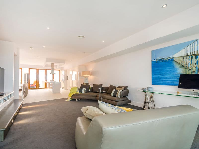 13 Mill Lane, Williamstown - Thumbnail 3