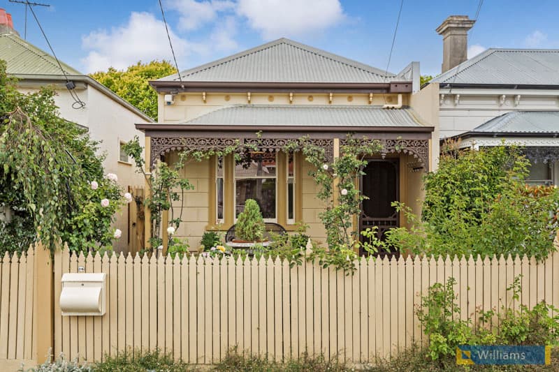 24 Russell Place, Williamstown - Image 1