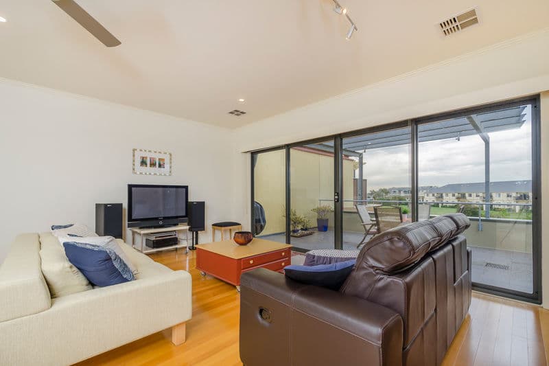 17 Lakeside Place, Williamstown - Thumbnail 2