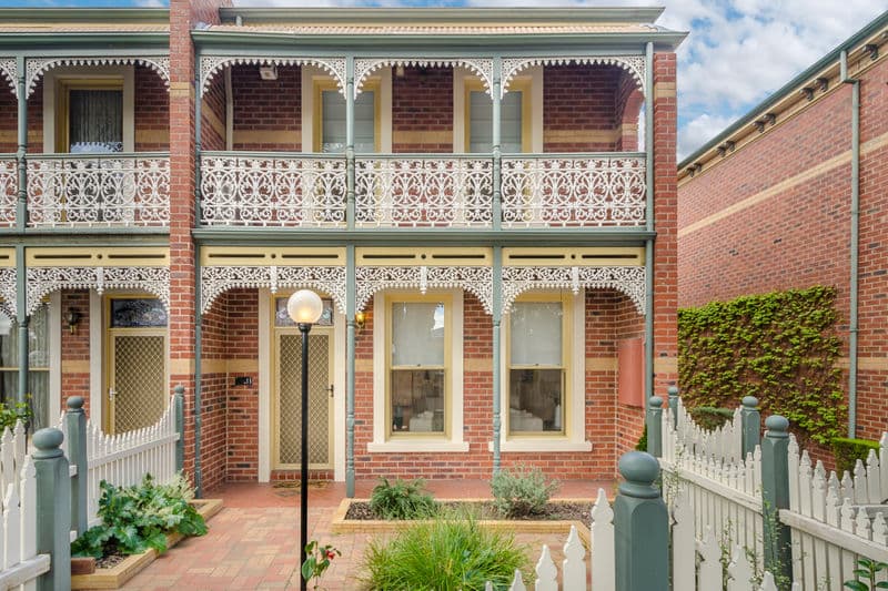 2/127 Ferguson Street, Williamstown - Image 1
