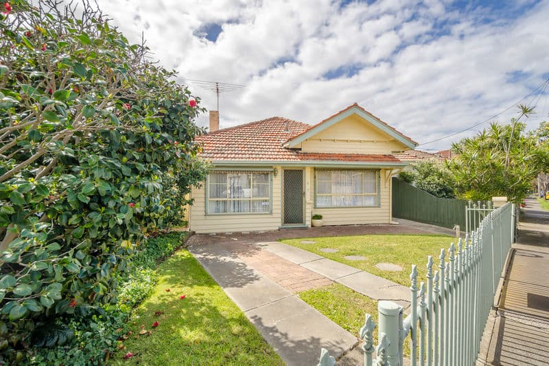 8 Richard Street, Williamstown - Thumbnail 2
