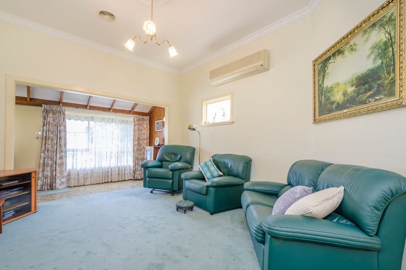 8 Richard Street, Williamstown - Thumbnail 4