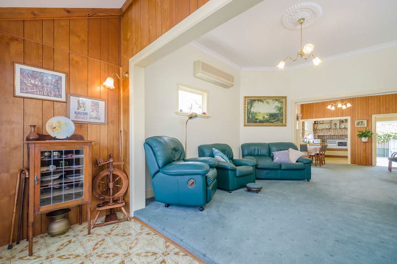 8 Richard Street, Williamstown - Thumbnail 3