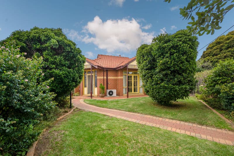 1/130 Melbourne Road, Williamstown - Image 1