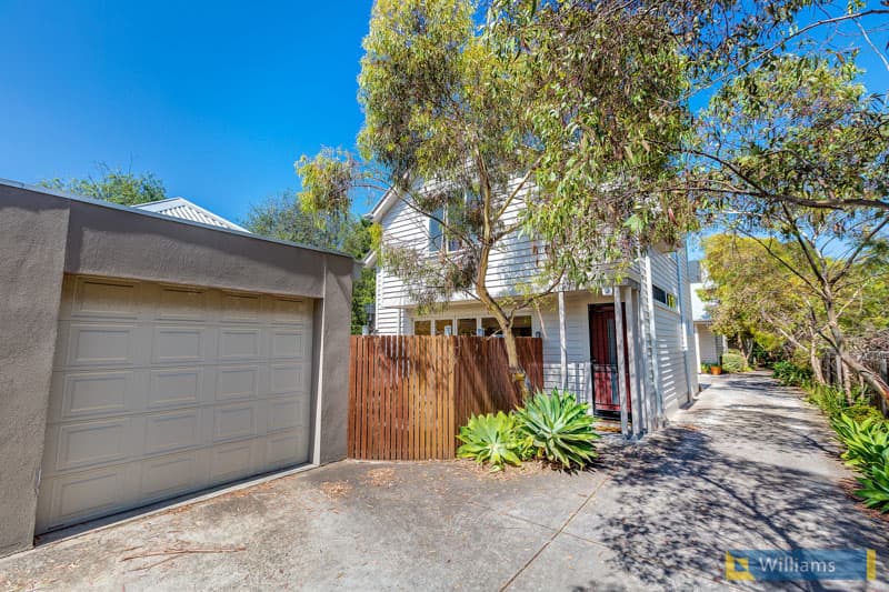 2/187 Melbourne Road, Williamstown - Image 1