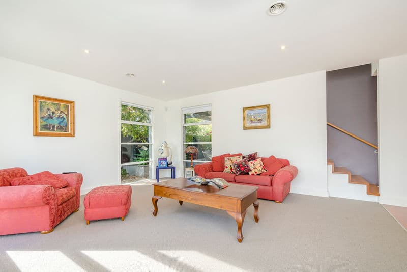 19 Anzac Crescent, Williamstown - Thumbnail 2