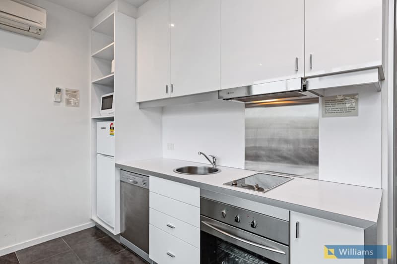 210/4 - 18 Ferguson Street, Williamstown - Thumbnail 4