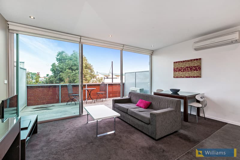 210/4 - 18 Ferguson Street, Williamstown - Thumbnail 3