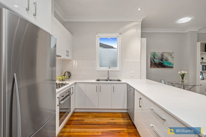 13 Russell Place, Williamstown - Thumbnail 3