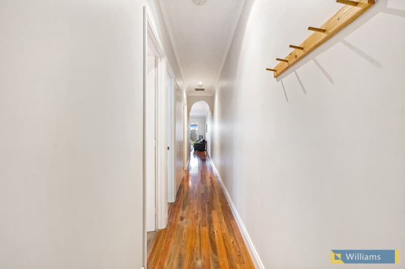 13 Russell Place, Williamstown - Thumbnail 2