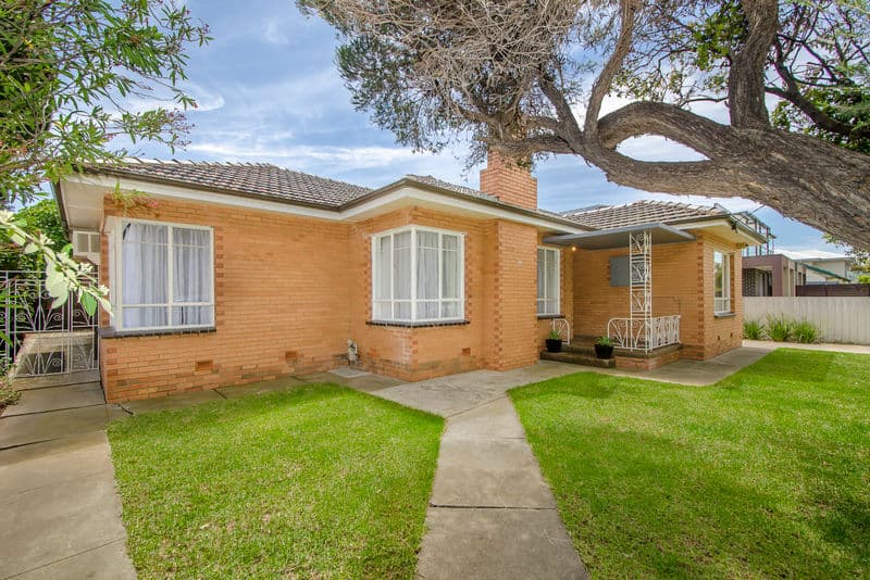 14 Bruce Street, Newport - Thumbnail 2