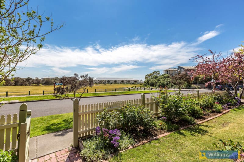 25 Crofton Drive, Williamstown - Thumbnail 3