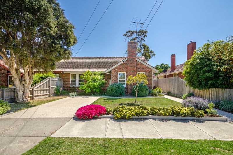 32 Park Crescent, Williamstown - Image 1