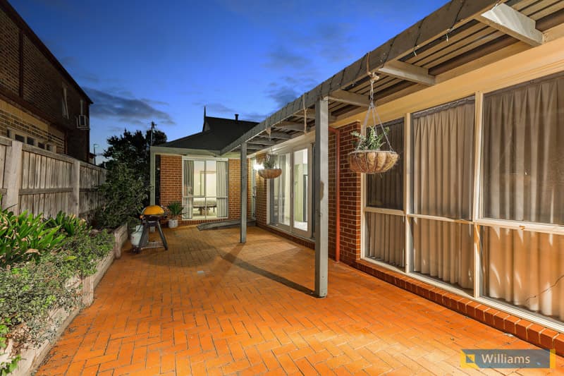 12 McGuire Crescent, Williamstown - Thumbnail 8