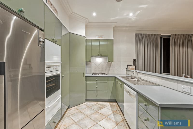 12 McGuire Crescent, Williamstown - Thumbnail 2