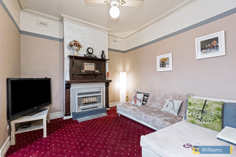 32 Railway Place, Williamstown - Thumbnail 2