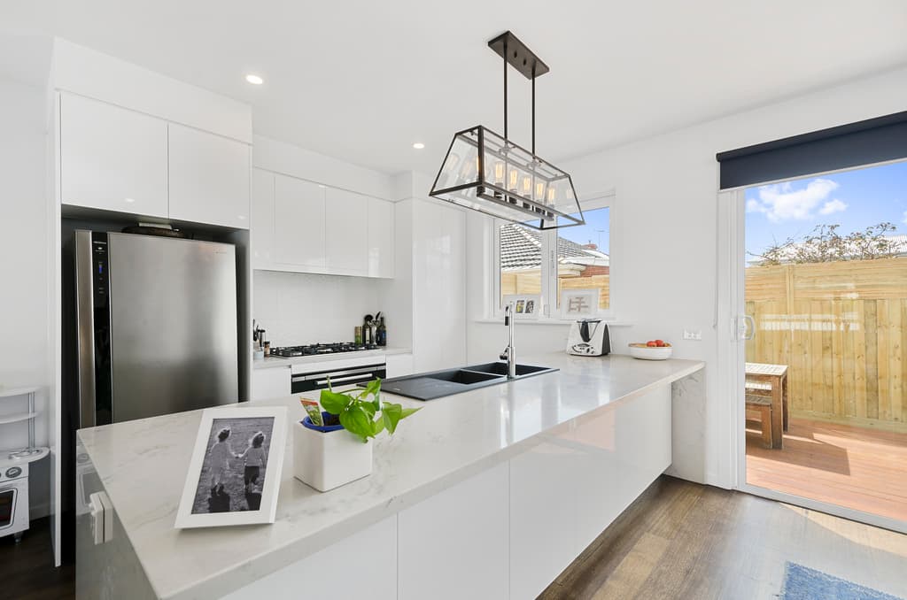 36 Alma Terrace, Newport - Thumbnail 2