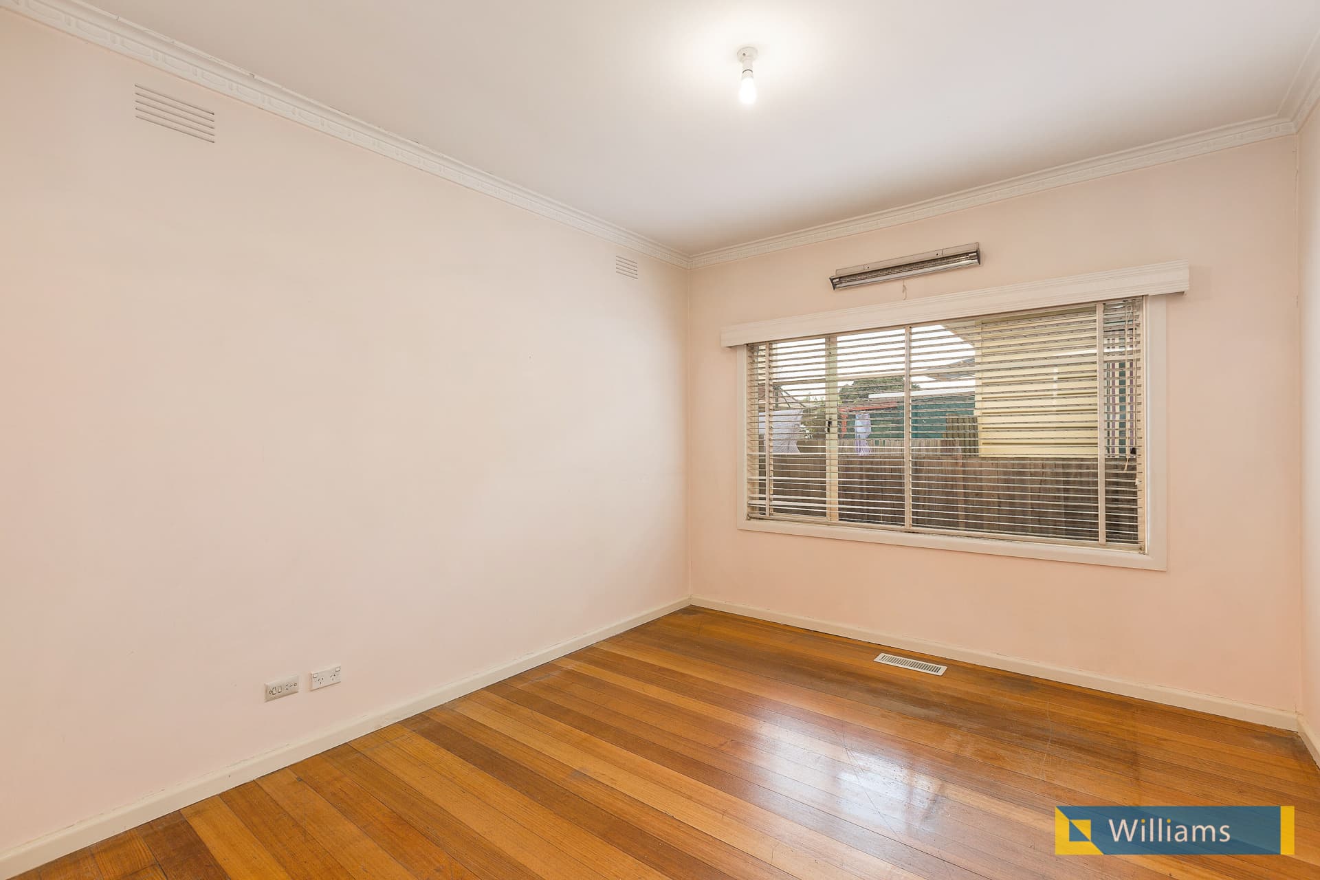 6 Jubilee Street, Newport - Thumbnail 8