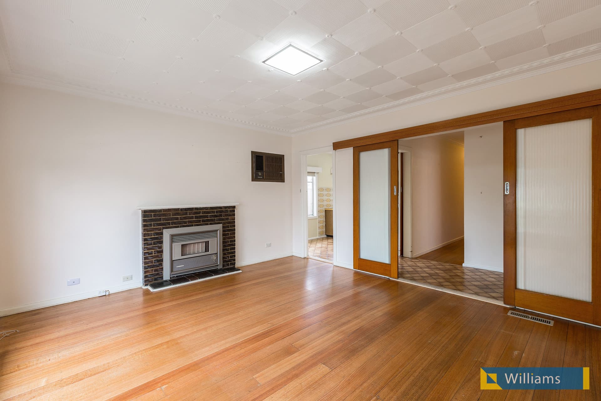 6 Jubilee Street, Newport - Thumbnail 2