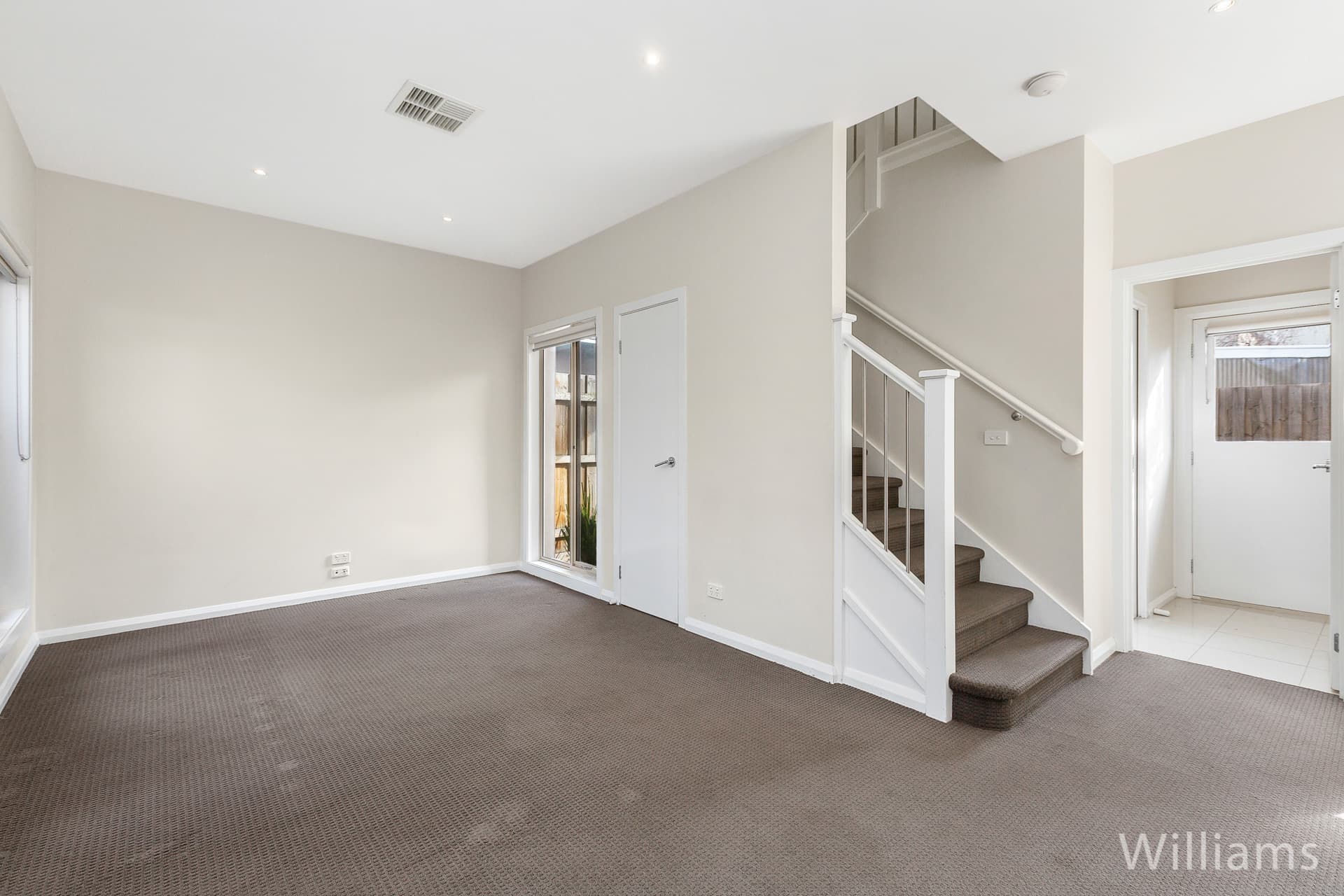 2/160 Aitken Street, Williamstown - Thumbnail 4